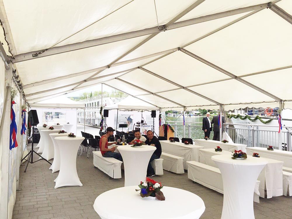 Zeltverleih, Ansprechpartnerinnen für Planung, Terminierung, Abbau, Aufbauhilfe, Bestuhlungspläne, Ausstattung, Großzelte, Eventzelte, Pagoden, Partyzelte, private, Firmenfeiern, Hochzeitszelte, Sternenzelte, Kleinzelte, Partyausstattungen, exklusives Partyzubehör, Festservice, Region Mainfranken, Würzburg, Schweinfurt, Unterfranken, Metropolregion Nürnberg Fürth Erlangen, Getränke Center Wagner GmbH, Getränkemarkt, Wiesentheid, Prichsenstadt, Frei-Haus, Heimdienstplan, freihaus Heimlieferservice, Veranstaltungslieferungen, Service, Getränkeangebot, Getränkeauswahl, Veranstaltungen