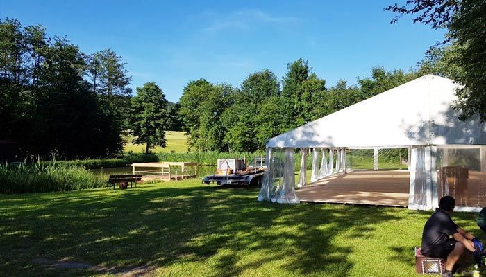 Zeltverleih, Ansprechpartnerinnen für Planung, Terminierung, Abbau, Aufbauhilfe, Bestuhlungspläne, Ausstattung, Großzelte, Eventzelte, Pagoden, Partyzelte, private, Firmenfeiern, Hochzeitszelte, Sternenzelte, Kleinzelte, Partyausstattungen,exklusives Partyzubehör, Festservice, Region Mainfranken, Würzburg, Schweinfurt, Unterfranken, Metropolregion Nürnberg Fürth Erlangen, Getränke Center Wagner GmbH, Getränkemarkt, Wiesentheid, Prichsenstadt, Frei-Haus, Heimdienstplan, freihaus Heimlieferservice, Veranstaltungslieferungen, Service, Getränkeangebot, Getränkeauswahl, Veranstaltungen