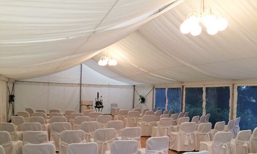 Zeltverleih, Getränke Center Wagner GmbH, Getränkemarkt, Wiesentheid, Prichsenstadt, Partyausstattungen, Ausschank, Beleuchtung, Lichtanlagen, Zeltboden, Schankanlagen, Kühlung, Heizung, Hussen, Tische, Stühle, Toilettenwagen, Gläser, exklusives Partyzubehör, Festservice, Deko-Innenhimmel, Seitenstilverkleidungen, Seitenvorhänge, Transparente Dachplane, Giebelplane, Ballastierung, Türen, Zäune