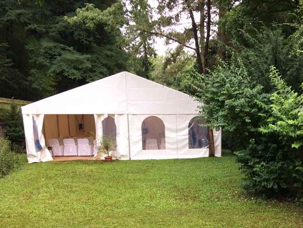 Zeltverleih, Ansprechpartnerinnen für Planung, Terminierung, Abbau, Aufbauhilfe, Bestuhlungspläne, Ausstattung, Großzelte, Eventzelte, Pagoden, Partyzelte, private, Firmenfeiern, Hochzeitszelte, Sternenzelte, Kleinzelte, Partyausstattungen, exklusives Partyzubehör, Festservice, Region Mainfranken, Würzburg, Schweinfurt, Unterfranken, Metropolregion Nürnberg Fürth Erlangen, Getränke Center Wagner GmbH, Getränkemarkt, Wiesentheid, Prichsenstadt, Frei-Haus, Heimdienstplan, freihaus Heimlieferservice, Veranstaltungslieferungen, Service, Getränkeangebot, Getränkeauswahl, Veranstaltungen