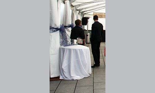 Zeltverleih, Getränke Center Wagner GmbH, Getränkemarkt, Wiesentheid, Prichsenstadt, Partyausstattungen, Ausschank, Beleuchtung, Lichtanlagen, Zeltboden, Schankanlagen, Kühlung, Heizung, Hussen, Tische, Stühle, Toilettenwagen, Gläser, exklusives Partyzubehör, Festservice, Deko-Innenhimmel, Seitenstilverkleidungen, Seitenvorhänge, Transparente Dachplane, Giebelplane, Ballastierung, Türen, Zäune