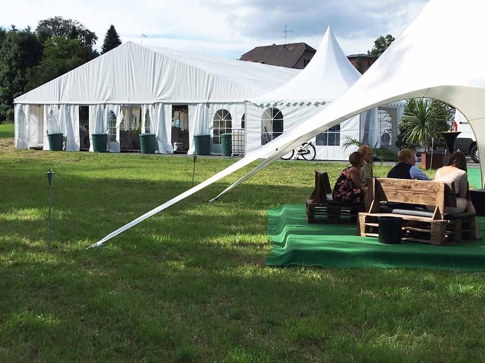 Zeltverleih, Ansprechpartnerinnen für Planung, Terminierung, Abbau, Aufbauhilfe, Bestuhlungspläne, Ausstattung, Großzelte, Eventzelte, Pagoden, Partyzelte, private, Firmenfeiern, Hochzeitszelte, Sternenzelte, Kleinzelte, Partyausstattungen,exklusives Partyzubehör, Festservice, Region Mainfranken, Würzburg, Schweinfurt, Unterfranken, Metropolregion Nürnberg Fürth Erlangen, Getränke Center Wagner GmbH, Getränkemarkt, Wiesentheid, Prichsenstadt, Frei-Haus, Heimdienstplan, freihaus Heimlieferservice, Veranstaltungslieferungen, Service, Getränkeangebot, Getränkeauswahl, Veranstaltungen