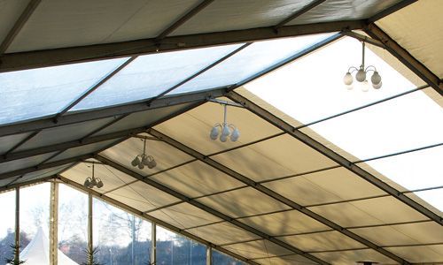 Zeltverleih, Getränke Center Wagner GmbH, Getränkemarkt, Wiesentheid, Prichsenstadt, Partyausstattungen, Ausschank, Beleuchtung, Lichtanlagen, Zeltboden, Schankanlagen, Kühlung, Heizung, Hussen, Tische, Stühle, Toilettenwagen, Gläser, exklusives Partyzubehör, Festservice, Deko-Innenhimmel, Seitenstilverkleidungen, Seitenvorhänge, Transparente Dachplane, Giebelplane, Ballastierung, Türen, Zäune