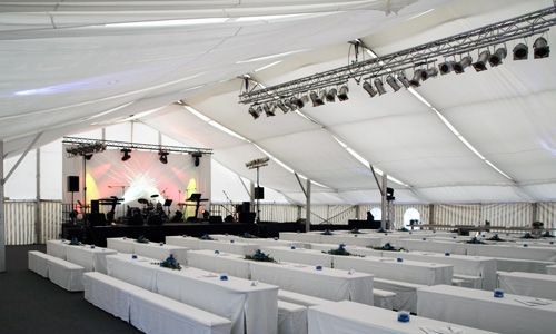 Zeltverleih, Getränke Center Wagner GmbH, Getränkemarkt, Wiesentheid, Prichsenstadt, Partyausstattungen, Ausschank, Beleuchtung, Lichtanlagen, Zeltboden, Schankanlagen, Kühlung, Heizung, Hussen, Tische, Stühle, Toilettenwagen, Gläser, exklusives Partyzubehör, Festservice, Deko-Innenhimmel, Seitenstilverkleidungen, Seitenvorhänge, Transparente Dachplane, Giebelplane, Ballastierung, Türen, Zäune