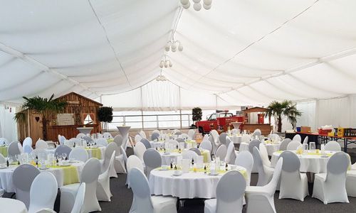 Zeltverleih, Getränke Center Wagner GmbH, Getränkemarkt, Wiesentheid, Prichsenstadt, Partyausstattungen, Ausschank, Beleuchtung, Lichtanlagen, Zeltboden, Schankanlagen, Kühlung, Heizung, Hussen, Tische, Stühle, Toilettenwagen, Gläser, exklusives Partyzubehör, Festservice, Deko-Innenhimmel, Seitenstilverkleidungen, Seitenvorhänge, Transparente Dachplane, Giebelplane, Ballastierung, Türen, Zäune