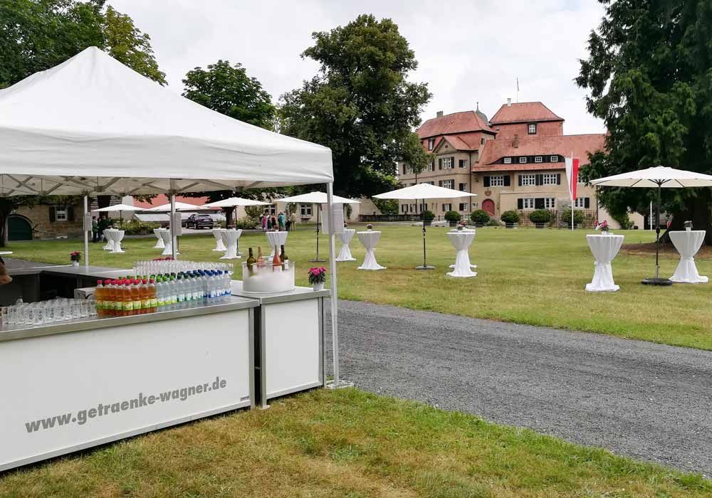 Zeltverleih, Referenzen, Ansprechpartnerinnen für Planung, Terminierung, Abbau, Aufbauhilfe, Bestuhlungspläne, Ausstattung, Großzelte, Eventzelte, Pagoden, Partyzelte, private, Firmenfeiern, Hochzeitszelte, Sternenzelte, Kleinzelte, Partyausstattungen,exklusives Partyzubehör, Festservice, Region Mainfranken, Würzburg, Schweinfurt, Unterfranken, Metropolregion Nürnberg Fürth Erlangen, Getränke Center Wagner GmbH, Getränkemarkt, Wiesentheid, Prichsenstadt, Frei-Haus, Heimdienstplan, freihaus Heimlieferservice, Veranstaltungslieferungen, Service, Getränkeangebot, Getränkeauswahl, Veranstaltungen