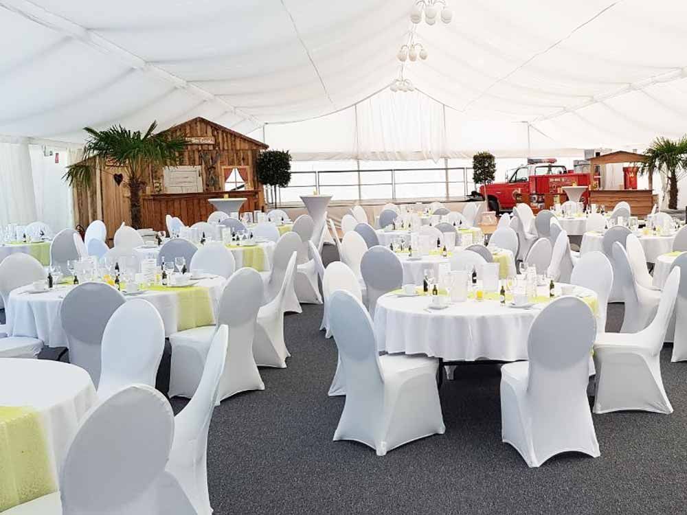 Zeltverleih, Ansprechpartnerinnen für Planung, Terminierung, Abbau, Aufbauhilfe, Bestuhlungspläne, Ausstattung, Großzelte, Eventzelte, Pagoden, Partyzelte, private, Firmenfeiern, Hochzeitszelte, Sternenzelte, Kleinzelte, Partyausstattungen, exklusives Partyzubehör, Festservice, Region Mainfranken, Würzburg, Schweinfurt, Unterfranken, Metropolregion Nürnberg Fürth Erlangen, Getränke Center Wagner GmbH, Getränkemarkt, Wiesentheid, Prichsenstadt, Frei-Haus, Heimdienstplan, freihaus Heimlieferservice, Veranstaltungslieferungen, Service, Getränkeangebot, Getränkeauswahl, Veranstaltungen