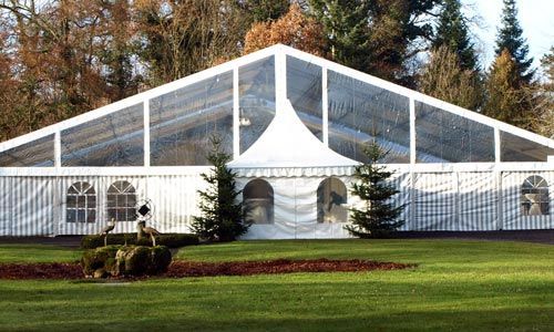 Zeltverleih, Getränke Center Wagner GmbH, Getränkemarkt, Wiesentheid, Prichsenstadt, Partyausstattungen, Ausschank, Beleuchtung, Lichtanlagen, Zeltboden, Schankanlagen, Kühlung, Heizung, Hussen, Tische, Stühle, Toilettenwagen, Gläser, exklusives Partyzubehör, Festservice, Deko-Innenhimmel, Seitenstilverkleidungen, Seitenvorhänge, Transparente Dachplane, Giebelplane, Ballastierung, Türen, Zäune