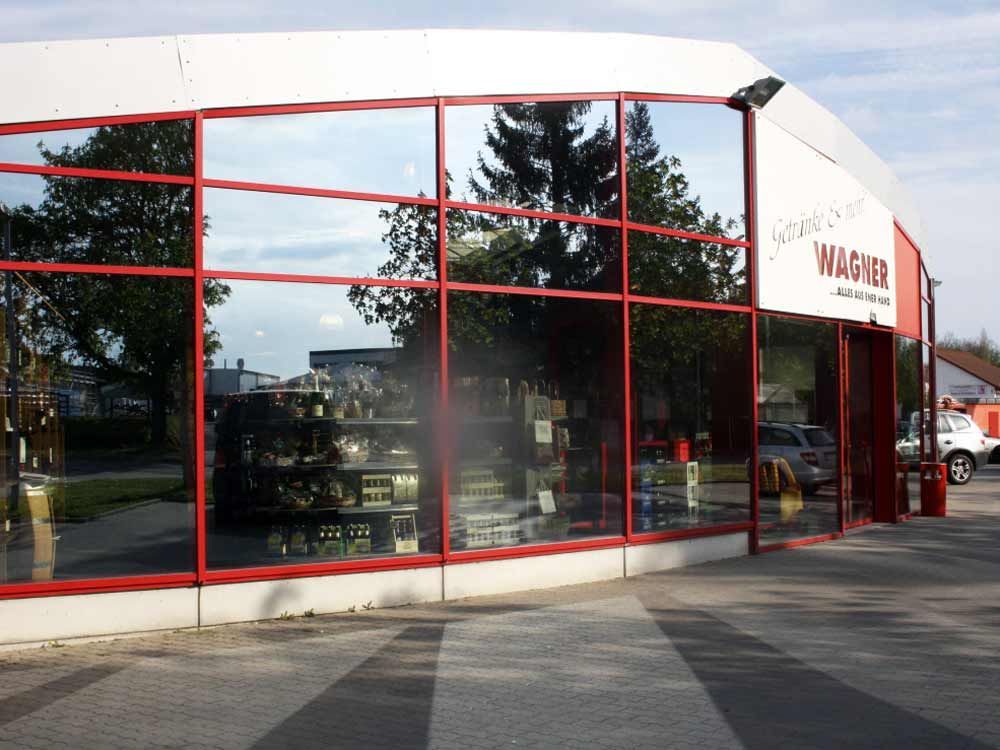 Getränke Center Wagner GmbH, Getränkemarkt, Wiesentheid, Prichsenstadt, Mainstockheim, Schwarzach am Main, Tankstelle Geiselwind, Getränkemärkte, Frei-Haus, Heimdienstplan, freihaus Heimlieferservice, Veranstaltungslieferungen, Getränkeangebot, Getränkeauswahl, Privatbrauereien, alkoholfrei, alkoholisch, Softdrink, Säfte, fränkische Weine, Bier, Gin, Whisky, Whiskey, Getränkehandel