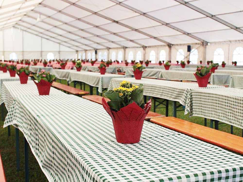 Zeltverleih, Ansprechpartnerinnen für Planung, Terminierung, Abbau, Aufbauhilfe, Bestuhlungspläne, Ausstattung, Großzelte, Eventzelte, Pagoden, Partyzelte, private, Firmenfeiern, Hochzeitszelte, Sternenzelte, Kleinzelte, Partyausstattungen,exklusives Partyzubehör, Festservice, Region Mainfranken, Würzburg, Schweinfurt, Unterfranken, Metropolregion Nürnberg Fürth Erlangen, Getränke Center Wagner GmbH, Getränkemarkt, Wiesentheid, Prichsenstadt, Frei-Haus, Heimdienstplan, freihaus Heimlieferservice, Veranstaltungslieferungen, Service, Getränkeangebot, Getränkeauswahl, Veranstaltungen