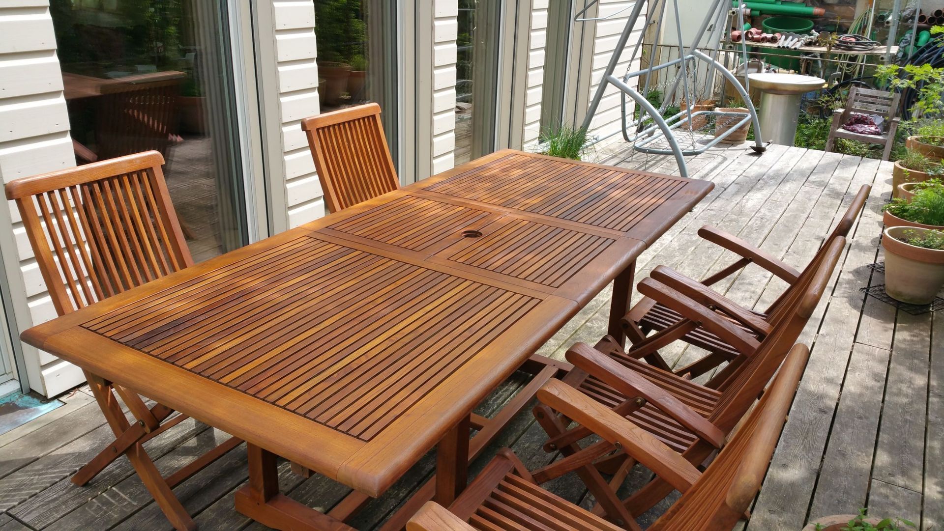 Gartentisch und Stuhl nachher