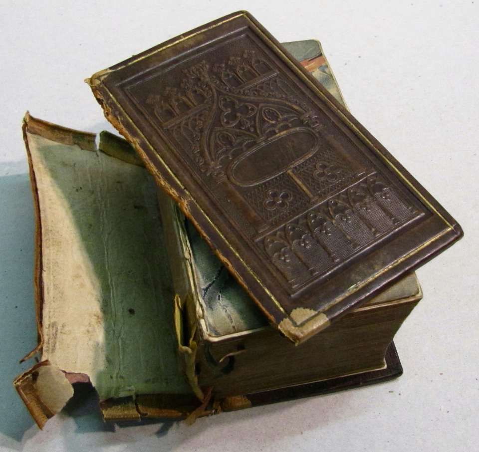 Reparatur Kirchenbuch