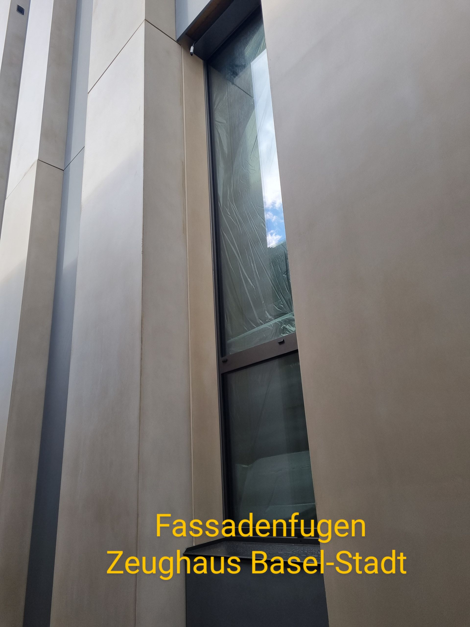 Ein Bild eines Gebäudes mit der Aufschrift „Fassadenfugen Zeughaus Basel-Stadt“