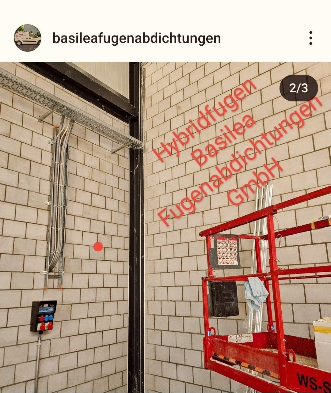 Eine Ziegelmauer mit dem Wort Basilea darauf geschrieben