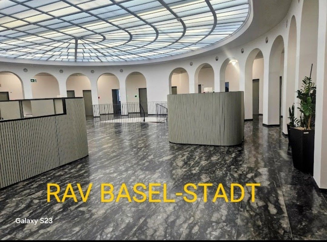 Ein Bild von einem Gebäude mit der Aufschrift Rav Basel-Stadt