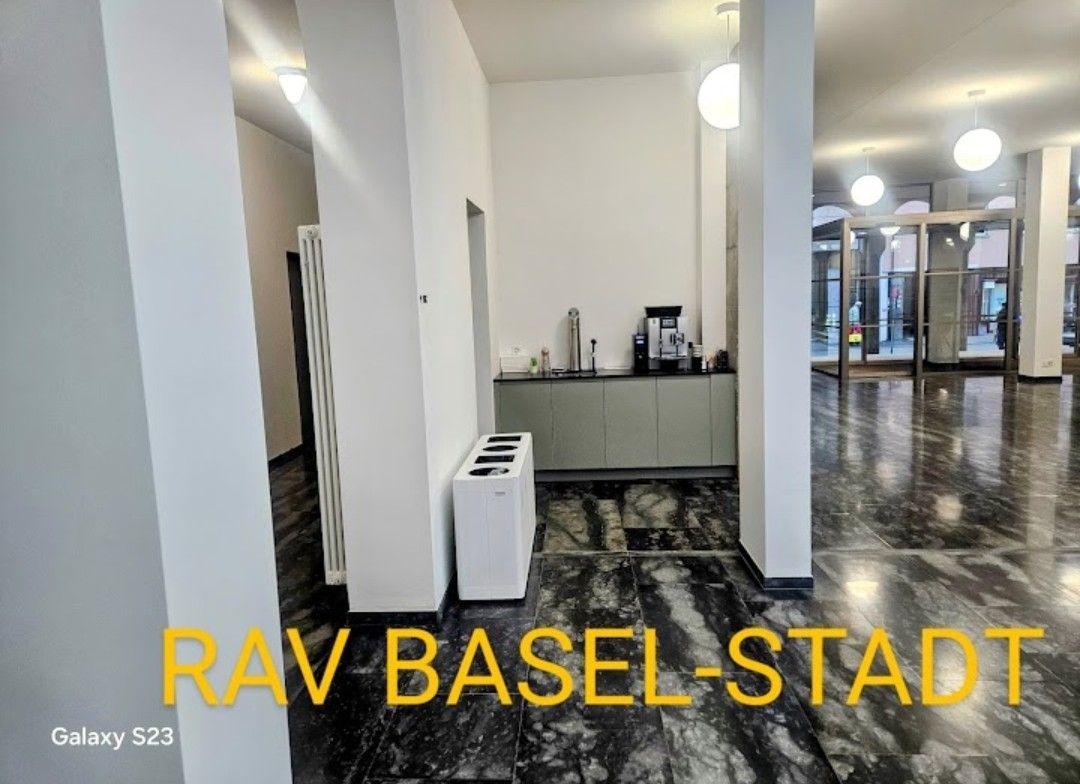 Ein Bild von einem Zimmer mit den Worten Rav Basel-Stadt darauf