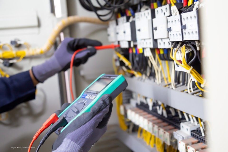 Im Außenbereich angebrachte Klimaanlagen