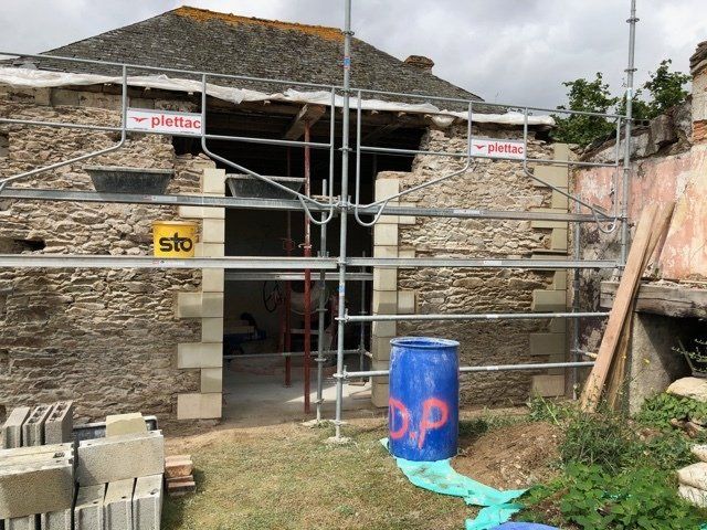 Basse goulaine entourage de porte en cours de travaux