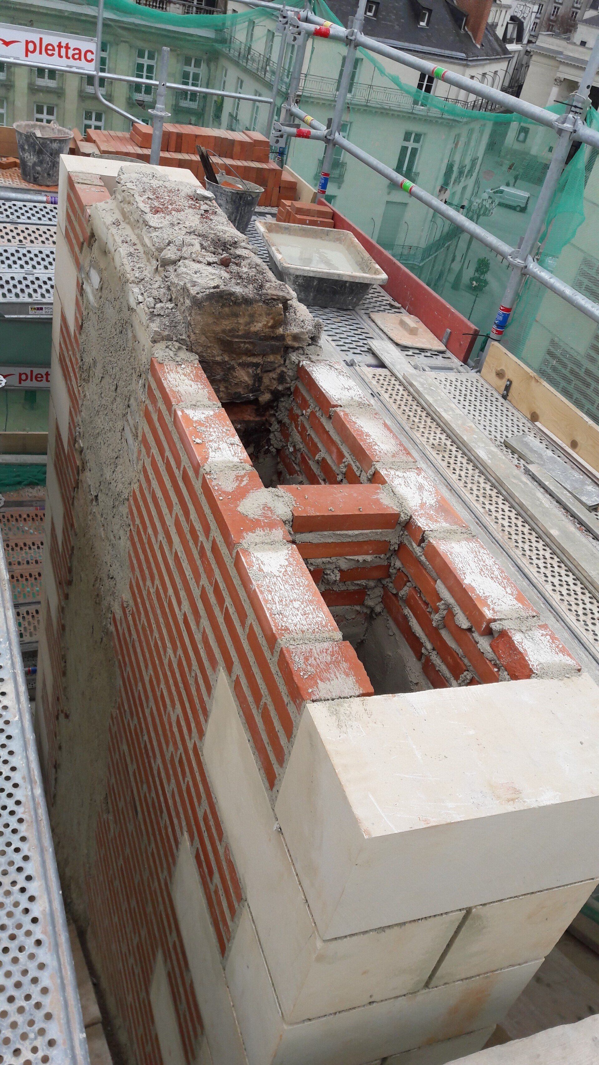 Cambronne souche de cheminée en cours de travaux