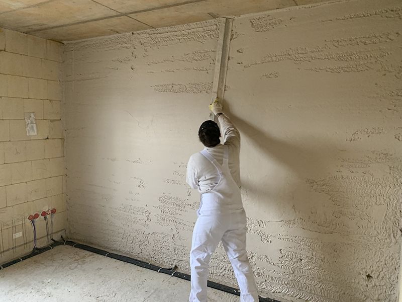 Wir - Beim verputzen