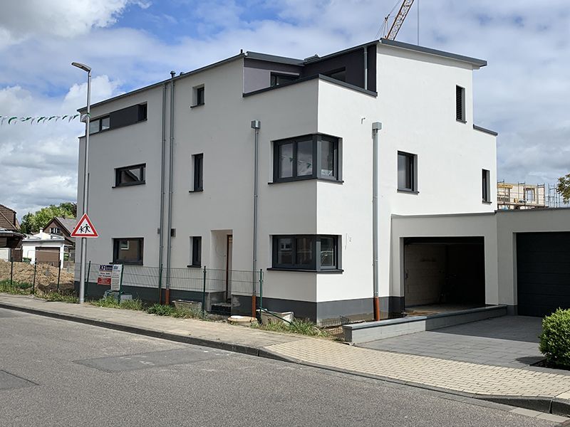 Fertige Fassade von einem modernen Haus - 45 Grad Winkel