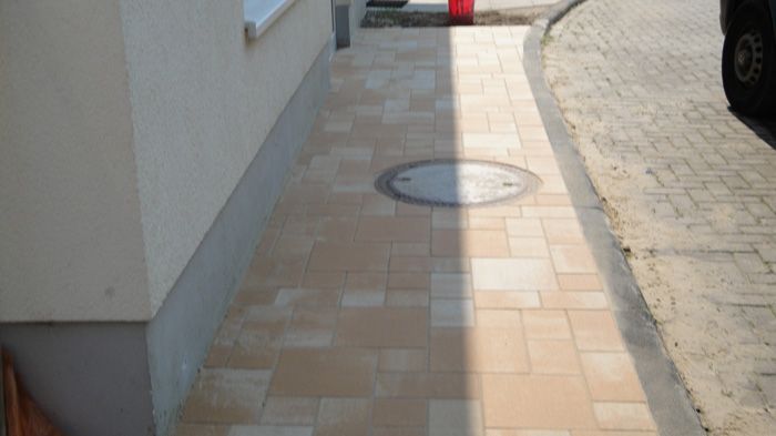 Beiger Gehweg