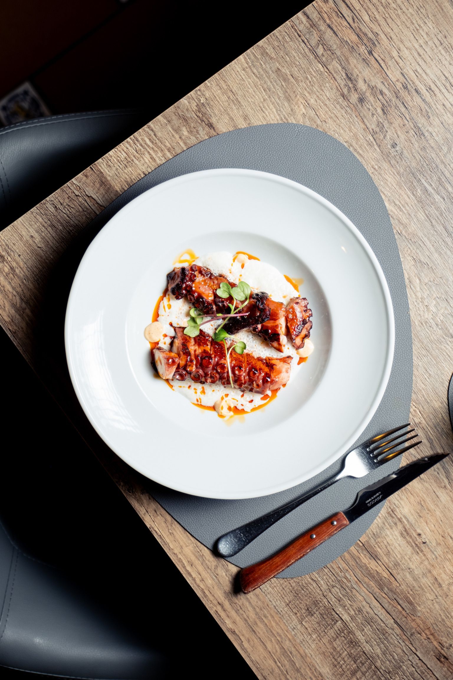 Vista cenital de un plato de comida