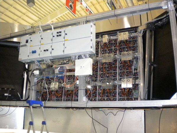 Sähköasennus jäähallissa