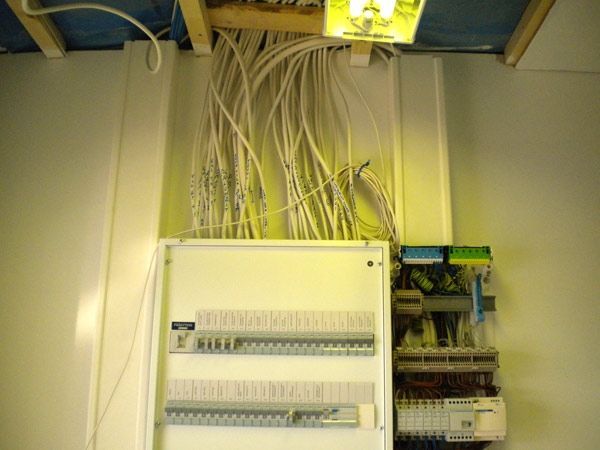 Sähköurakointi jäähallissa