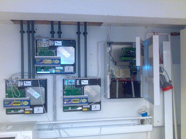 Avonaisia sähkökaappeja