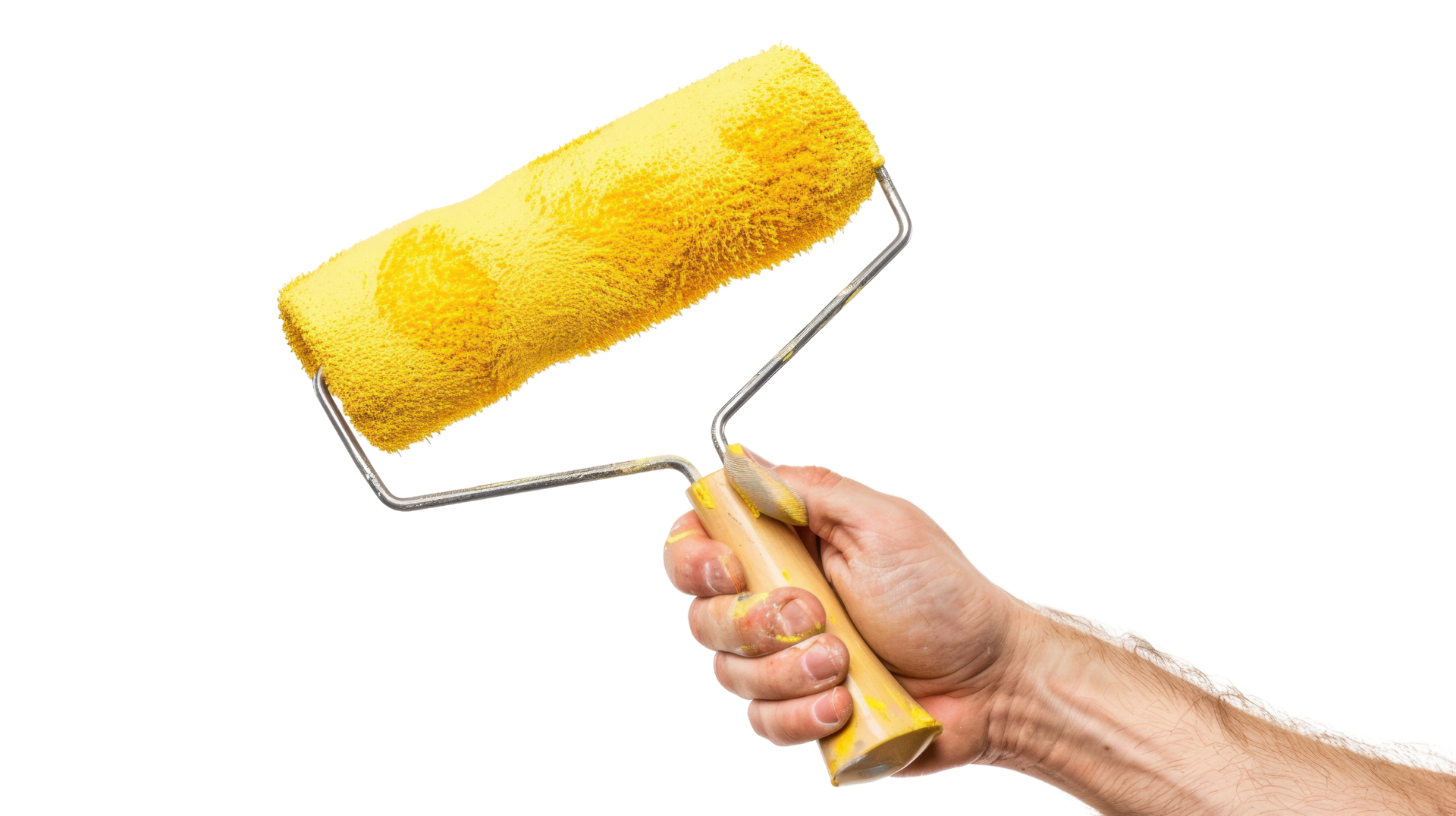 Main qui tient un rouleau de peinture