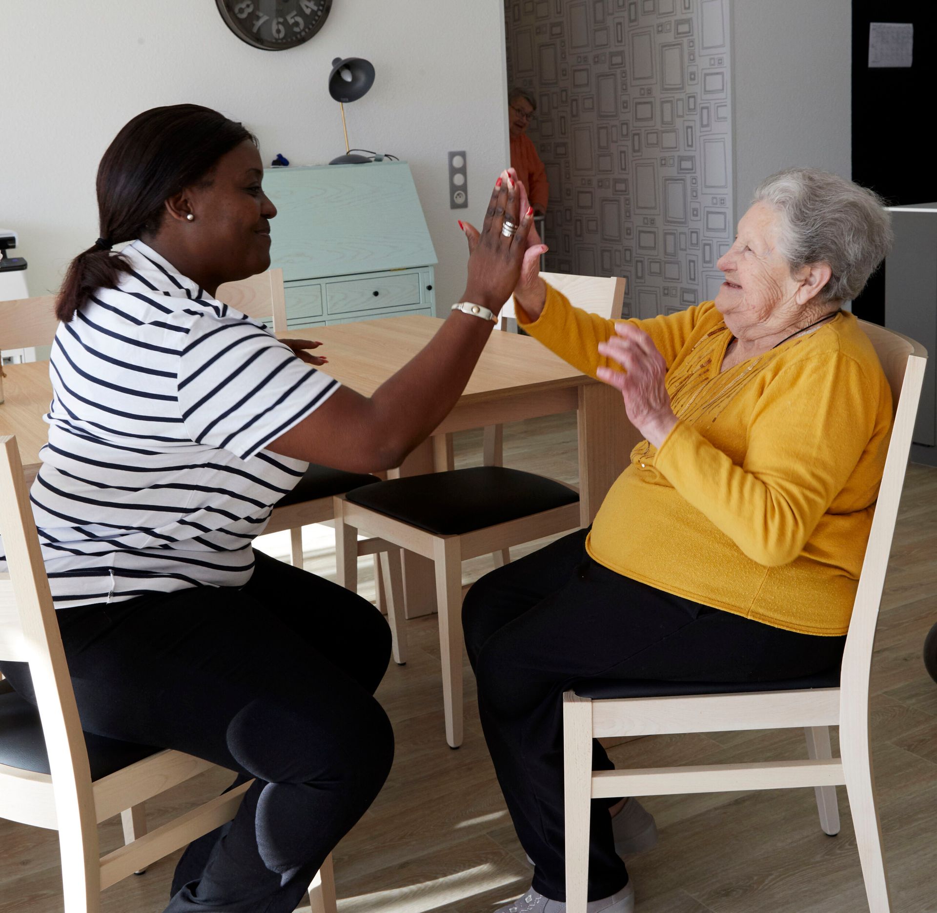 Photo accompagnant et résidente.