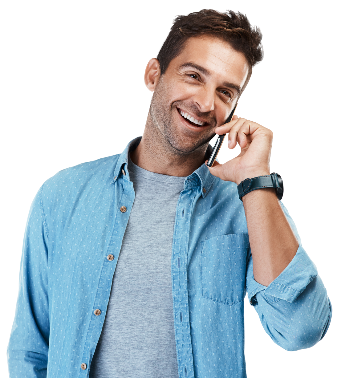 Un homme qui est au téléphone