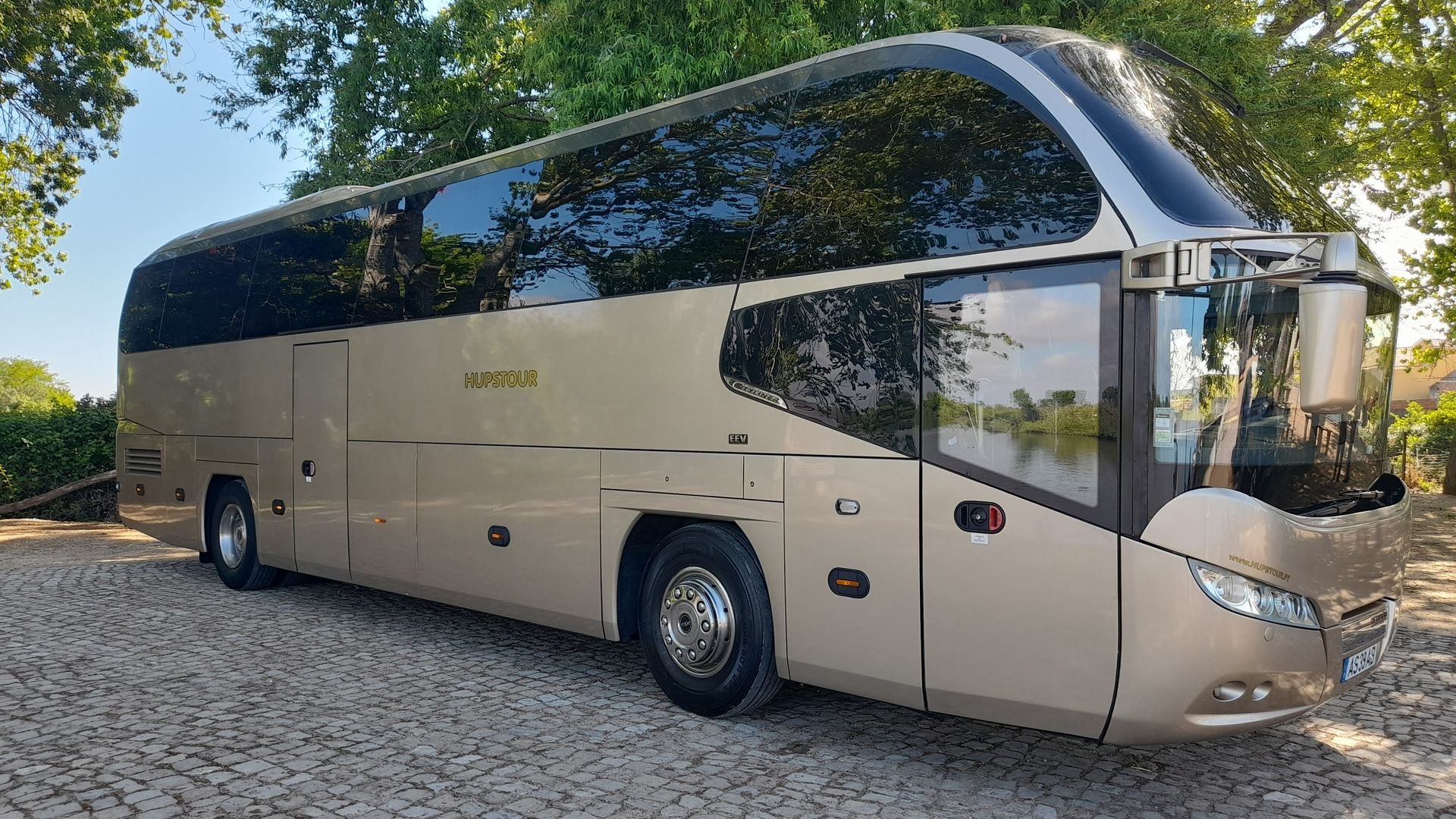 HUPSTOUR | Transporte de passageiros e aluguer de autocarros | Odivelas, Loures, Malveira, Mafra, Ericeira, Lisboa