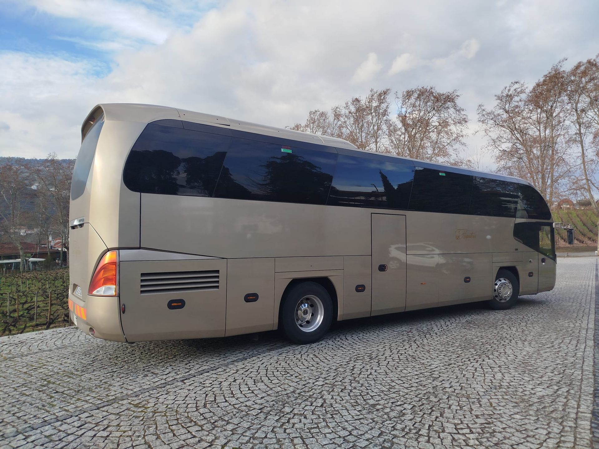 HUPSTOUR | Transporte de passageiros e aluguer de autocarros | Odivelas, Loures, Malveira, Mafra, Ericeira, Lisboa
