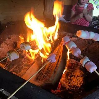 TARJONTAAMME KUULUU RATSASTUSTUNTIEN LISÄKSI