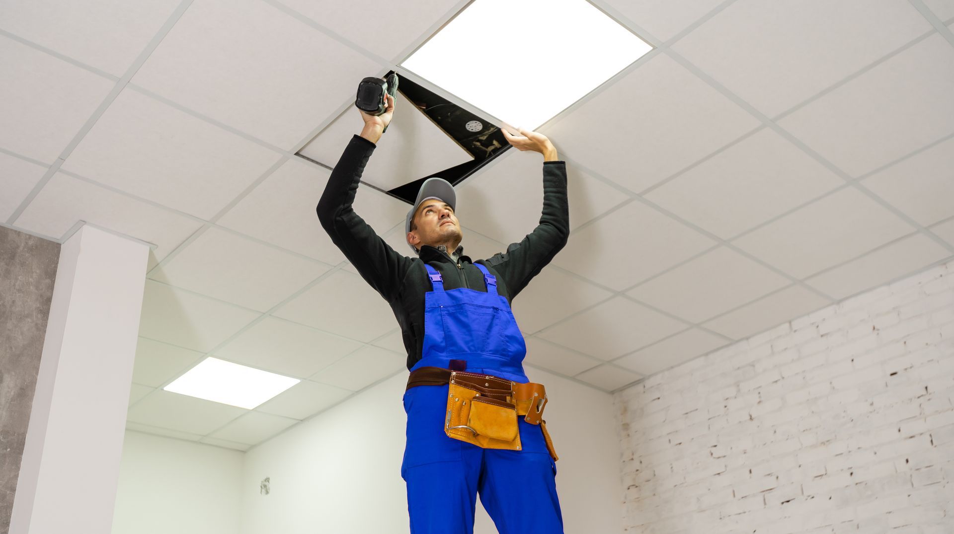 Pose d'un faux plafond 