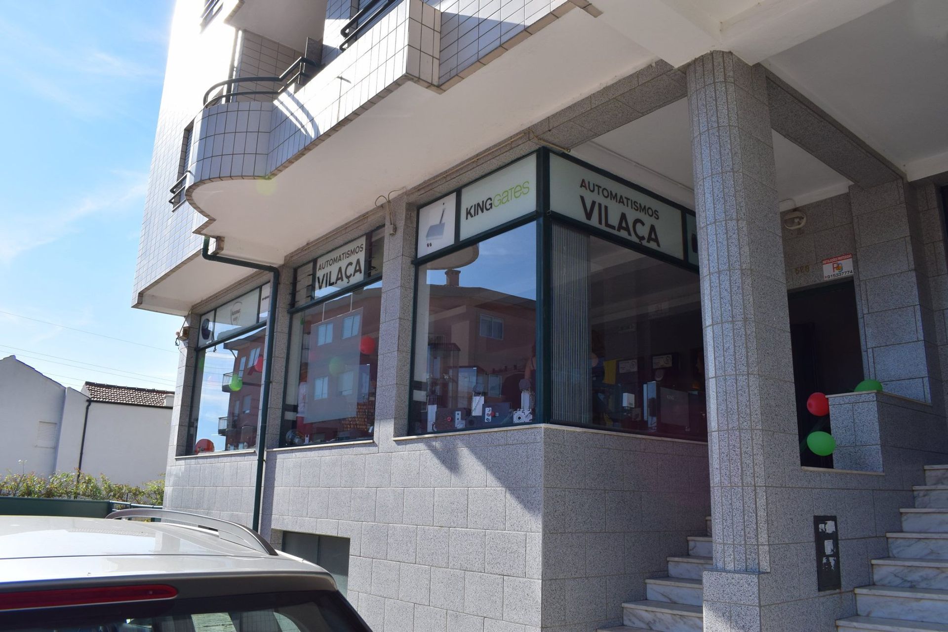 Vista externa de um restaurante, o