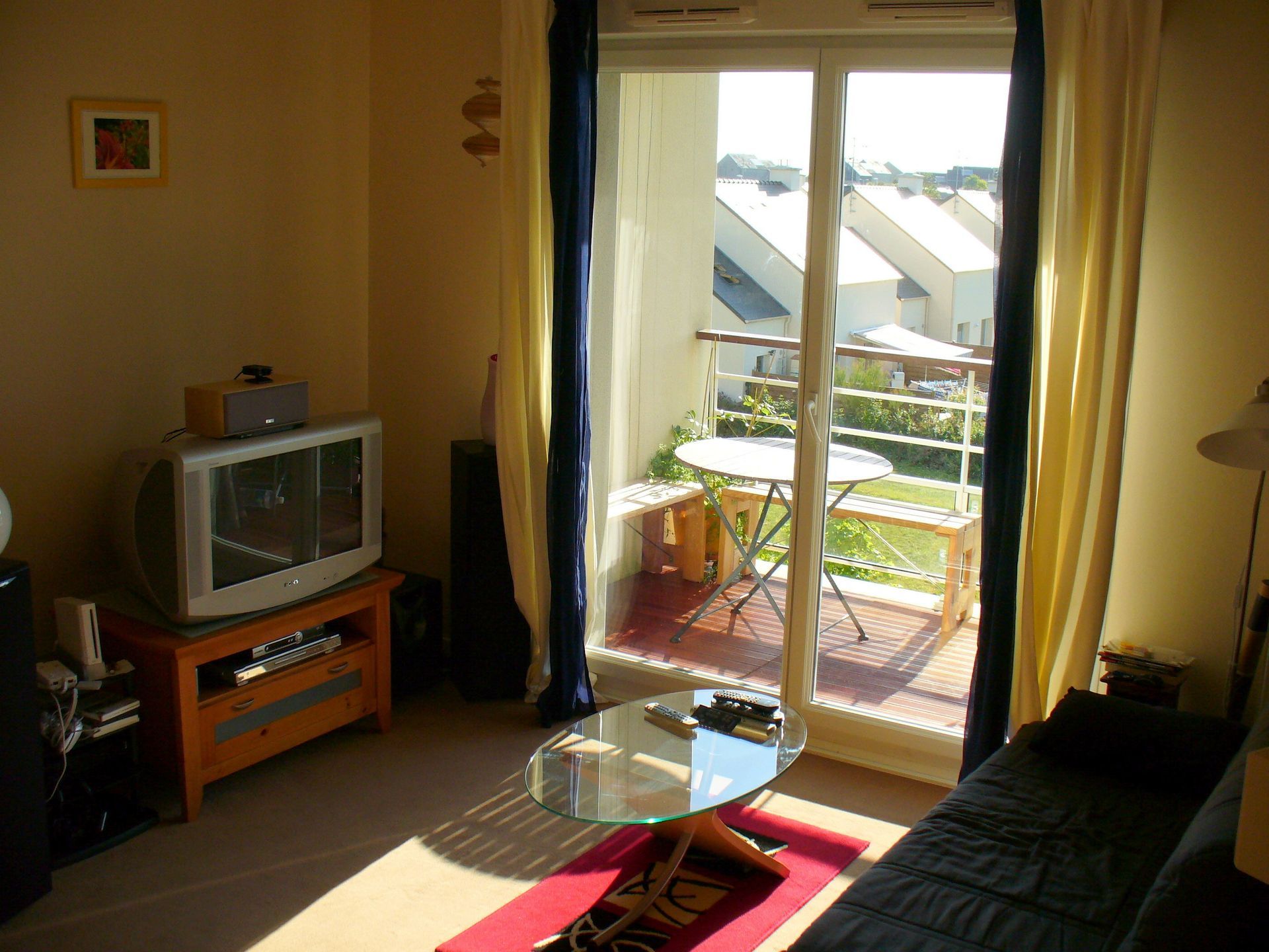 Porte-fenêtre d'un appartement.