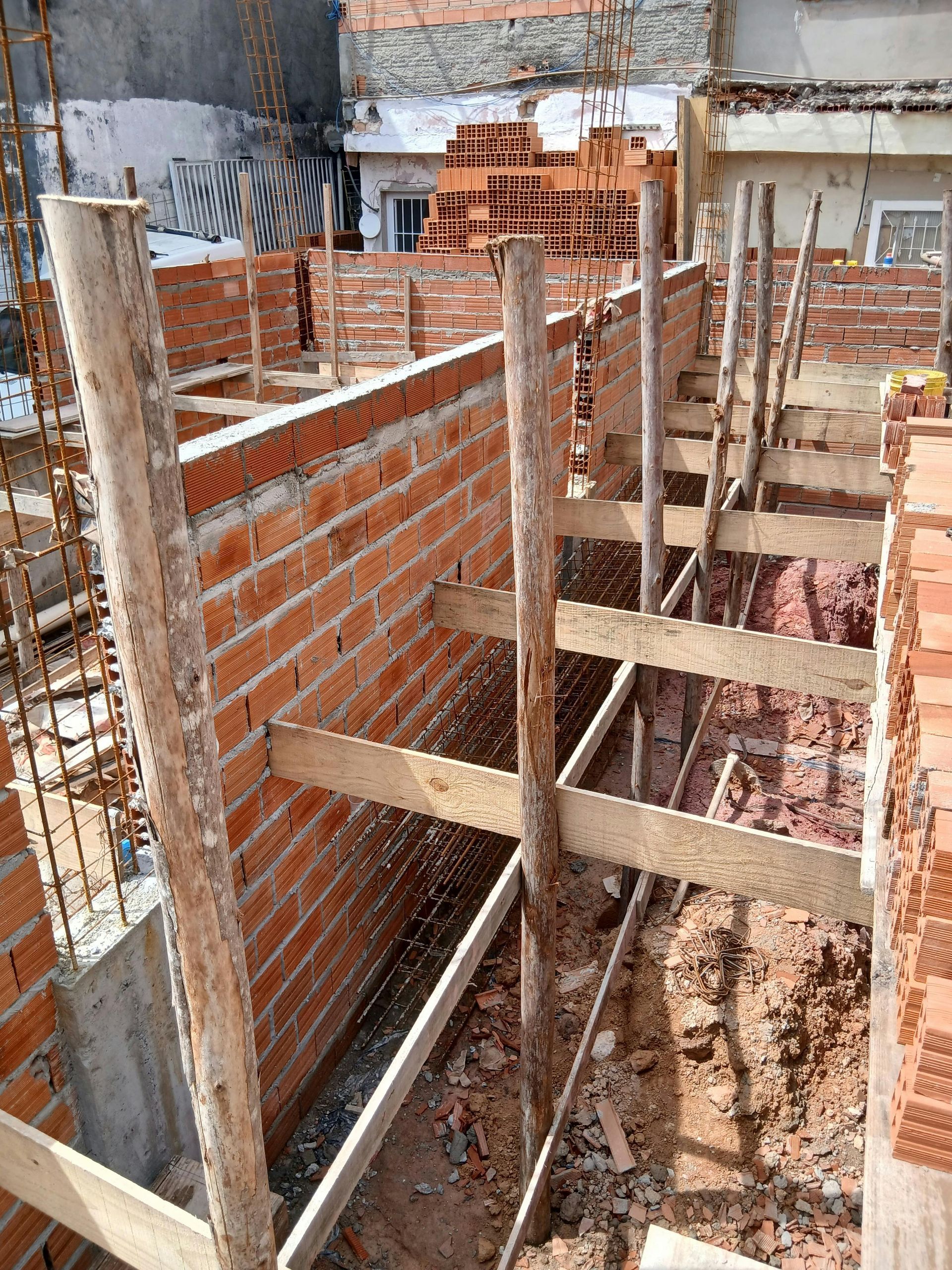 Travaux de fondations.