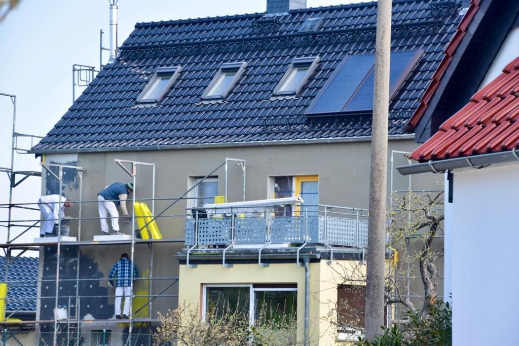 Bauarbeiten am Mehrfamilienhaus