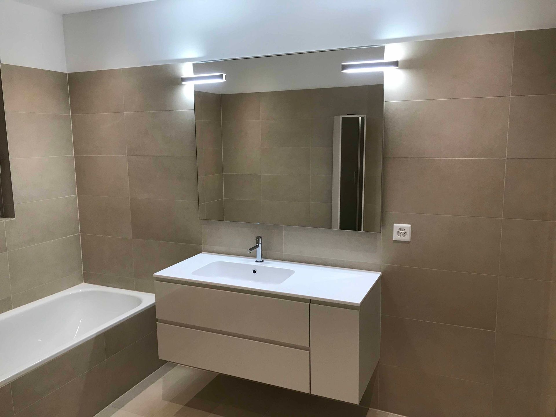 Lavandino moderno - Accento Service Caslano