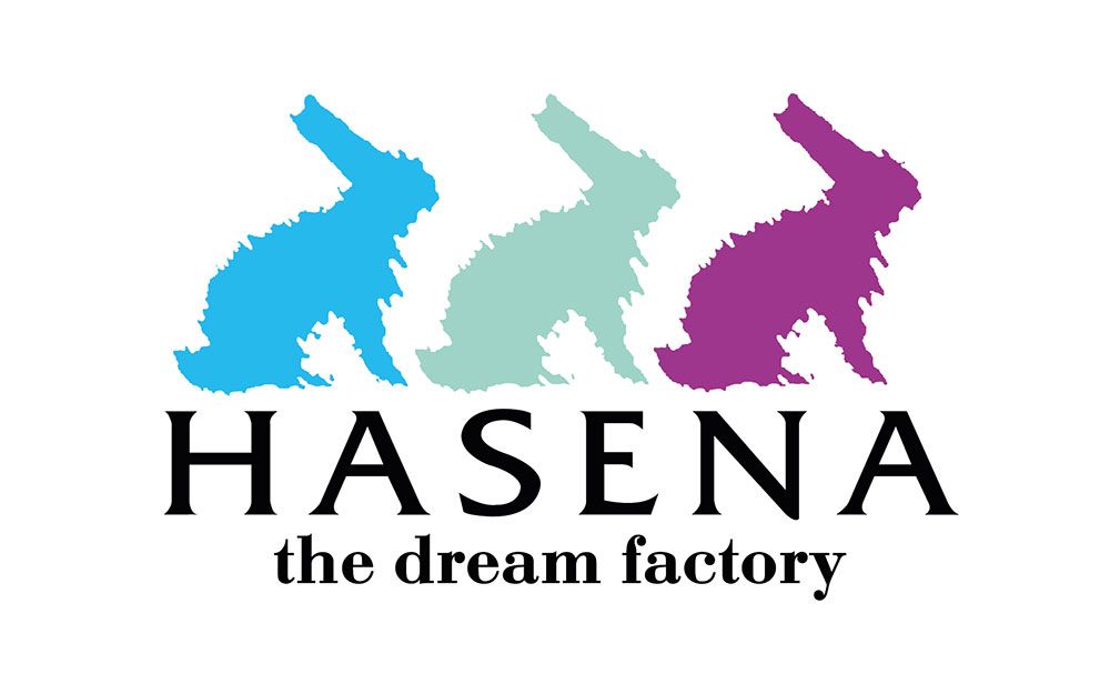 Logo mit drei farbenfrohen Hasensilhouetten und dem Text „HASENA die Traumfabrik“.