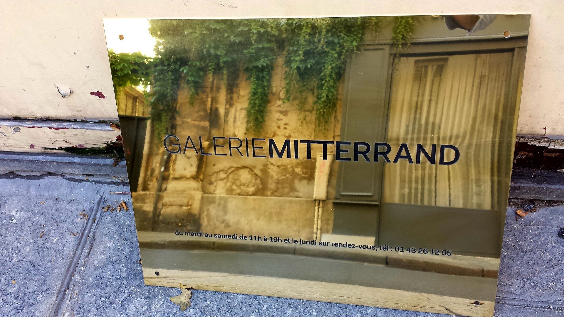 Plaque professionnelle  ''Galerie Mitterrand''