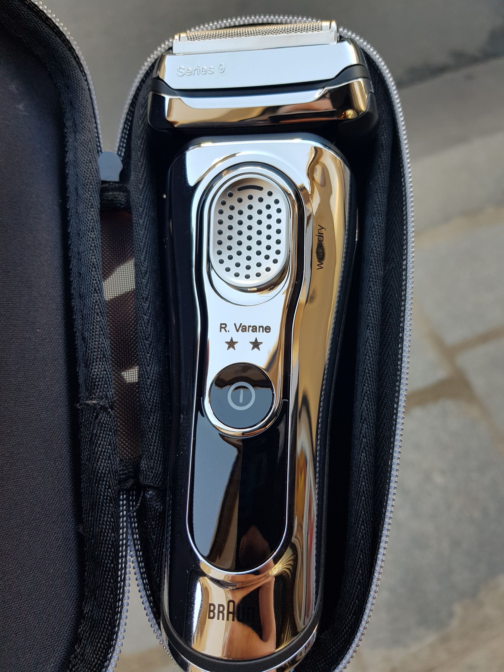 Photo d'un appareil photo ''R. Varane''