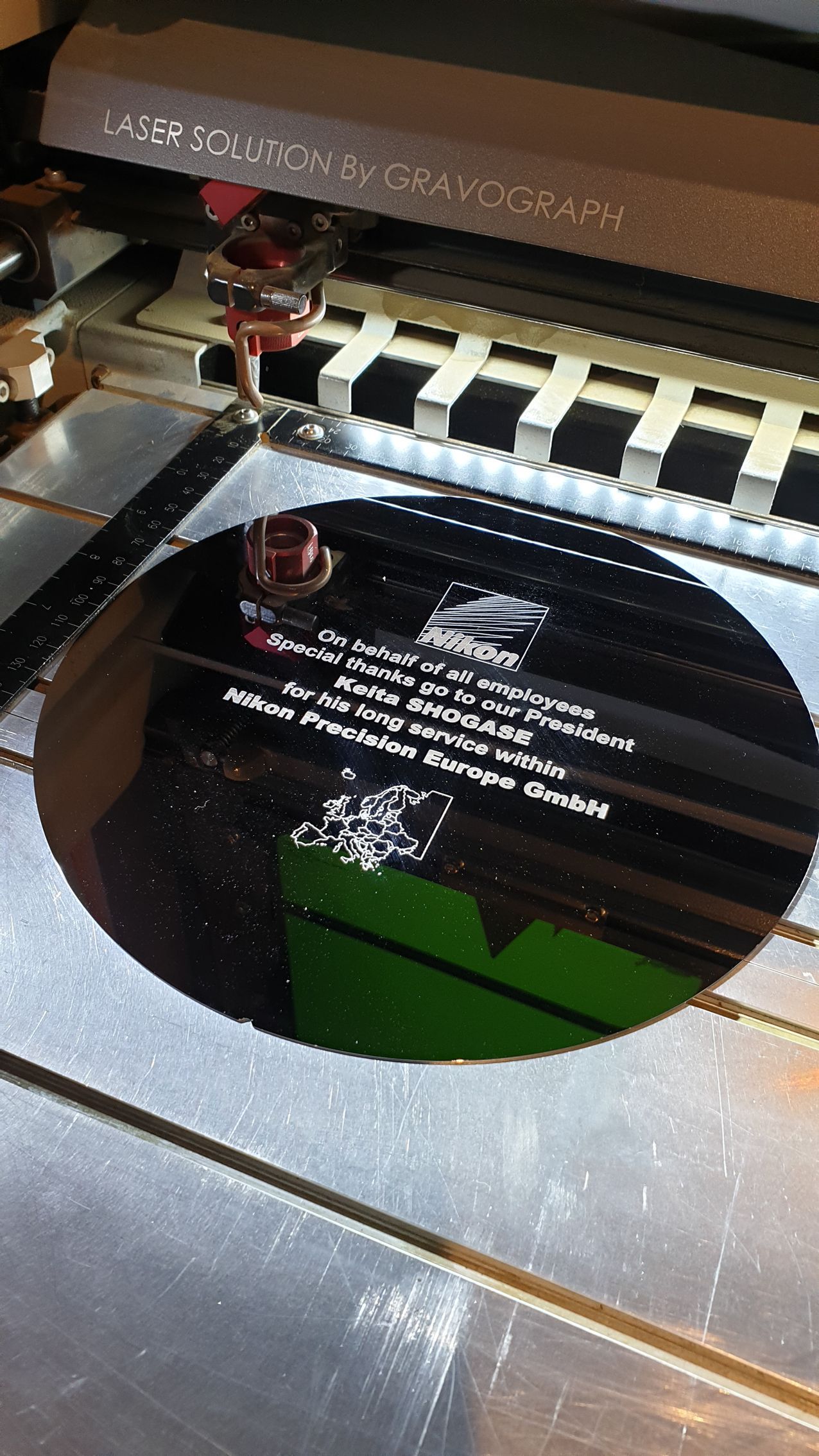 Photo d'un trophée gravée ''Nikon''