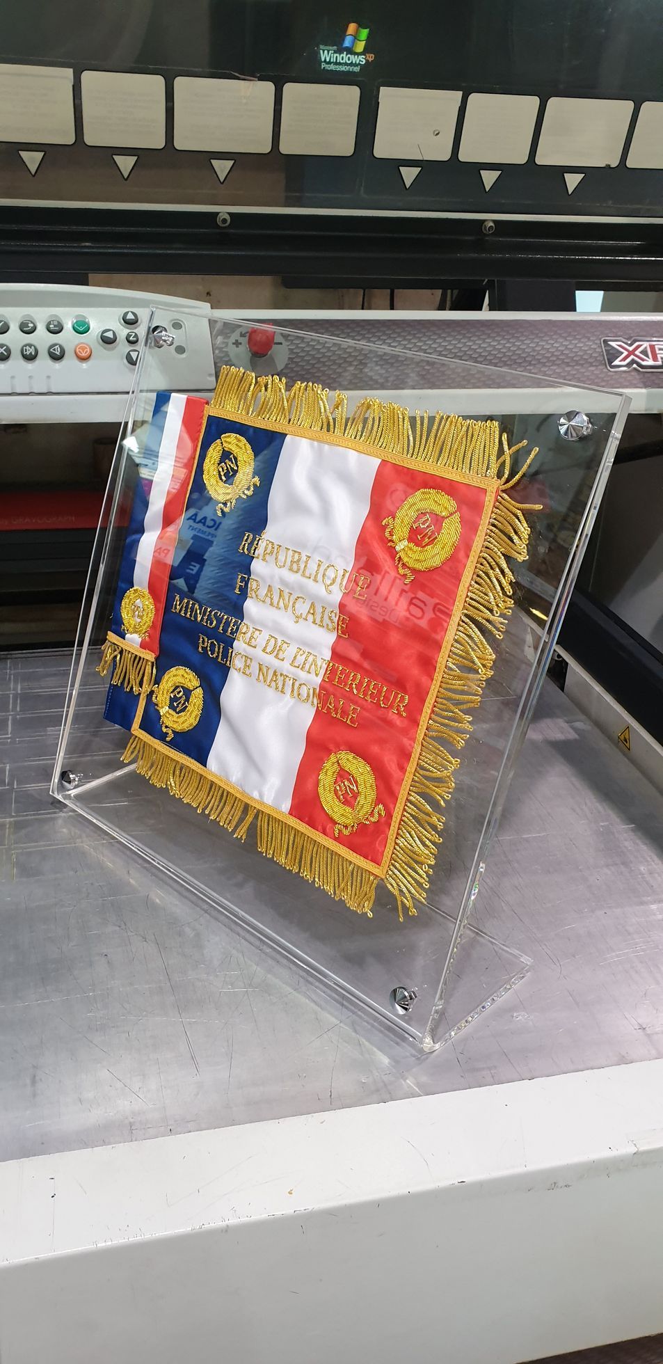 Plexiglas avec un drapeau français