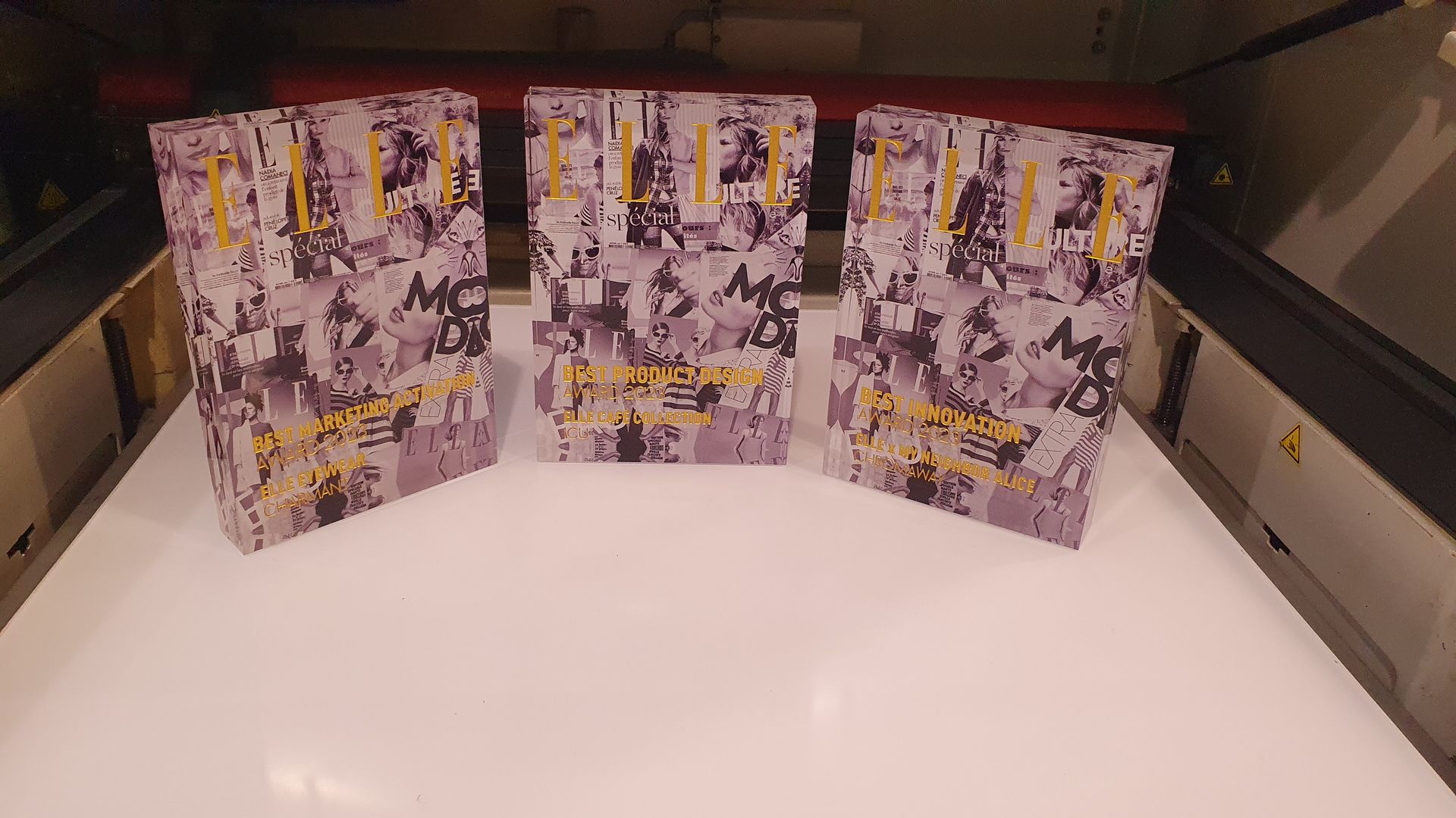 Gravure sur les magazines ''Elle''