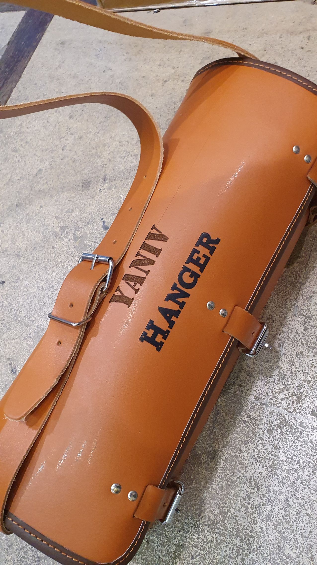 Photo d'un étui en cuir ''Yann Hanger''