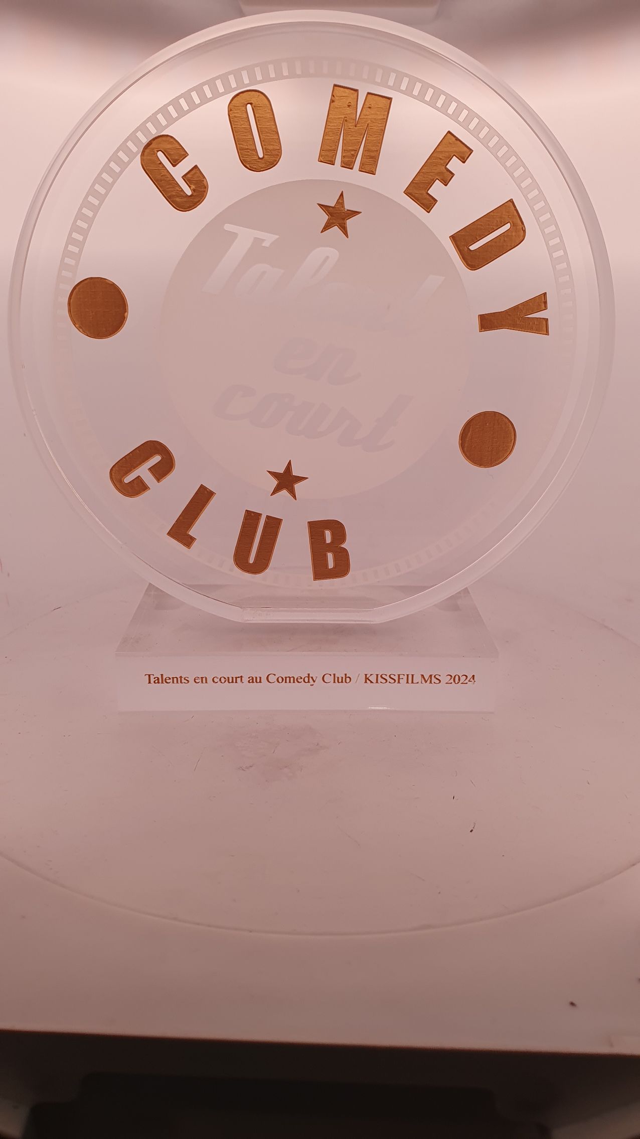 Gravure sur du plexiglas ''Comedy Club''